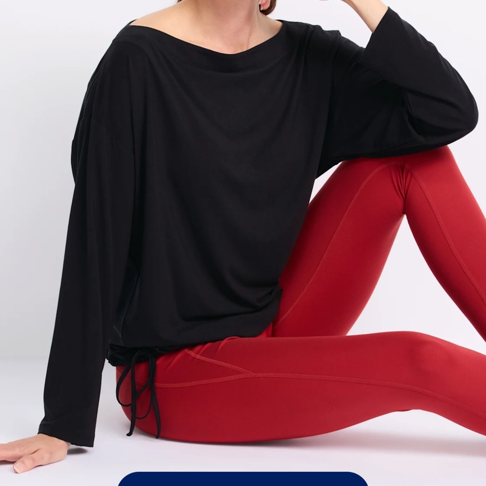 WE WANDER
FeatherStretch Cinch Hem Long Sleeve Tee‎